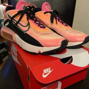 Nike AIR MAX 2090 Barely Volt